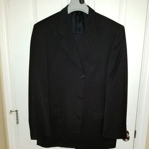 Black 3 button front blazer by Crafton & Co.